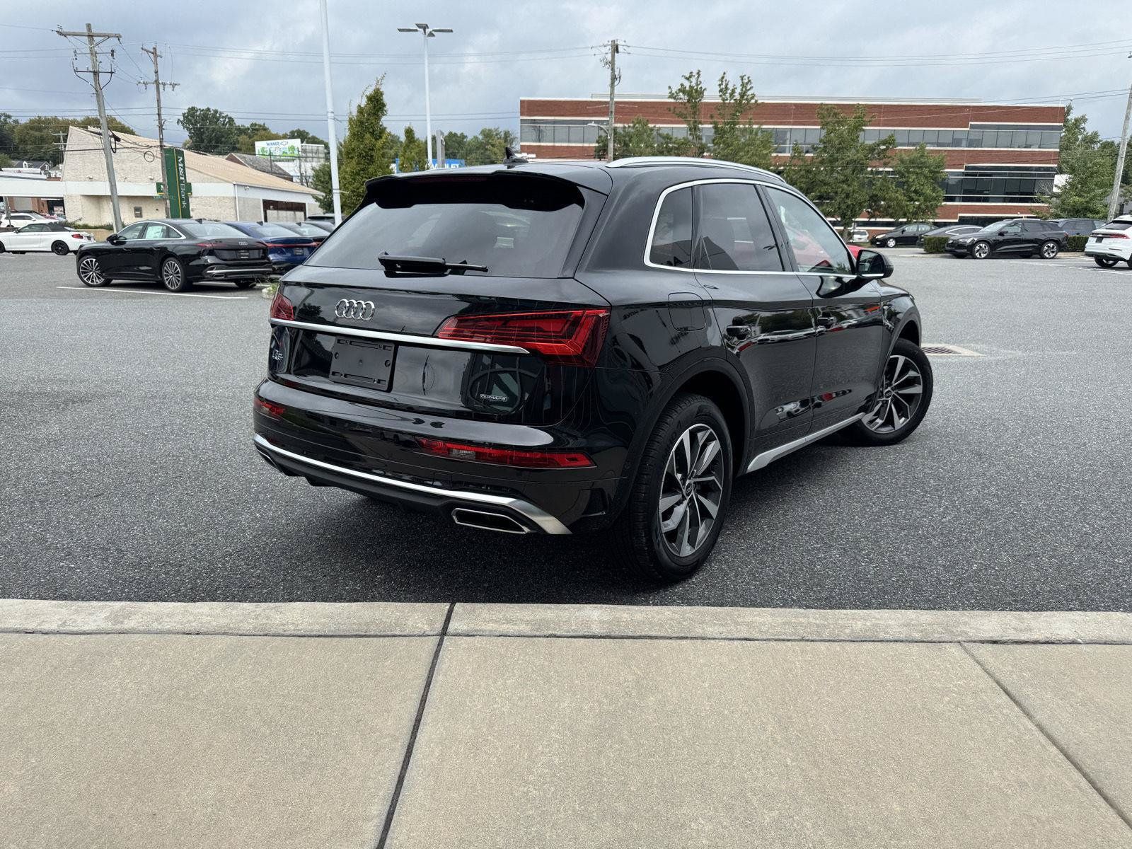 Certified 2024 Audi Q5 2.0T Prestige w/ Prestige Package AWD/4WD image 2