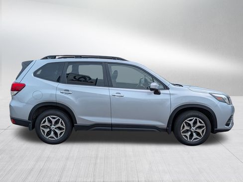 Used 2024 Subaru Forester Premium AWD/4WD image 8