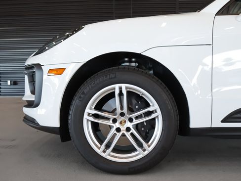 Used 2025 Porsche Macan image 12