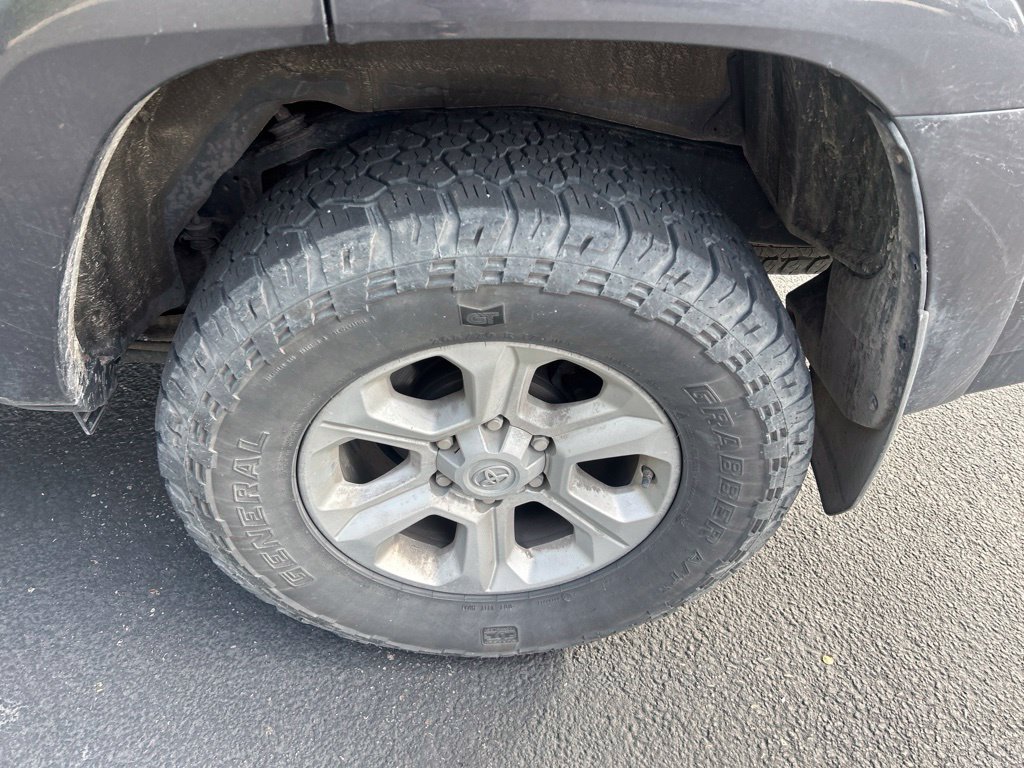 Used 2015 Toyota 4Runner SR5 AWD/4WD image 13