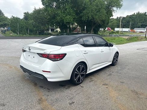 Used 2022 Nissan Sentra SR w/ SR Premium Package FWD image 17