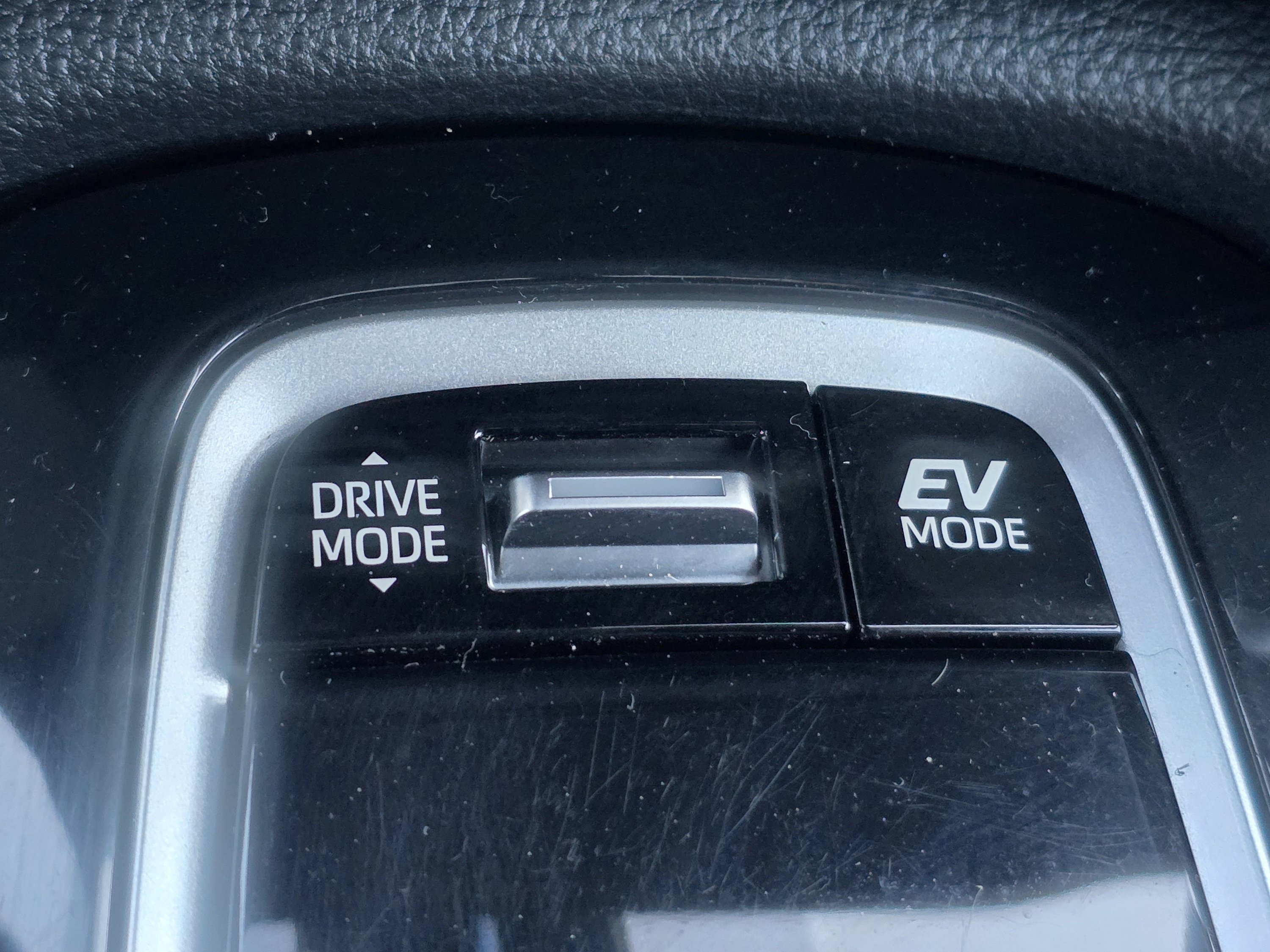 Used 2024 Toyota Corolla Cross AWD Hybrid w/ Moonroof Package image 15