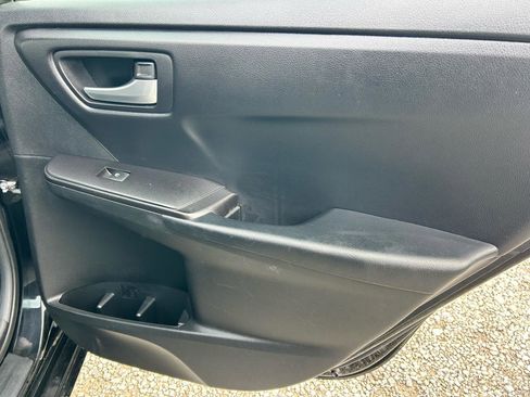 Used 2017 Toyota Camry SE w/ Moonroof Package image 13