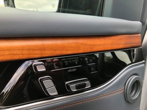 Used 2022 Jeep Grand Wagoneer Series II w/ Convenience Group III image 18