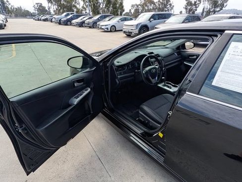 Used 2014 Toyota Camry SE FWD image 30