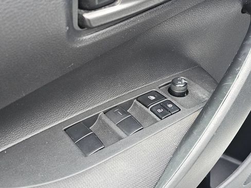 Used 2022 Toyota Corolla LE FWD image 25
