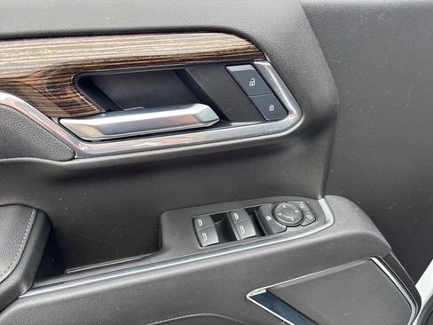 Used 2025 GMC Sierra 1500 Elevation image 10