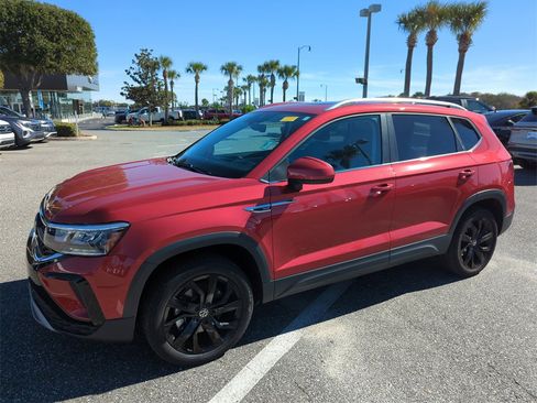Used 2022 Volkswagen Taos SE w/ Panoramic Sunroof Package image 14