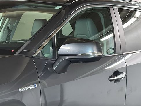 Used 2020 Toyota RAV4 Limited image 4