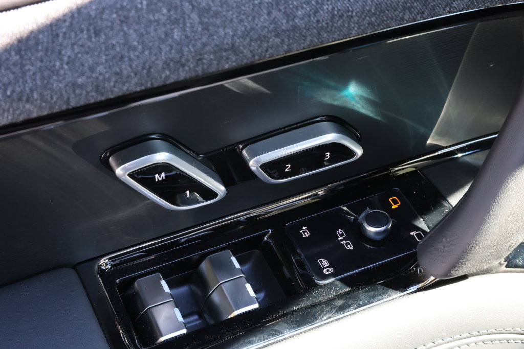 New 2026 Land Rover Range Rover Sport SE AWD/4WD image 12