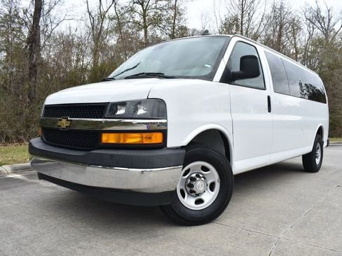 Used 2020 Chevrolet Express 3500 LT w/ LT Preferred Equipment Group image 5