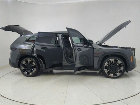 Used 2023 BMW XM image 77