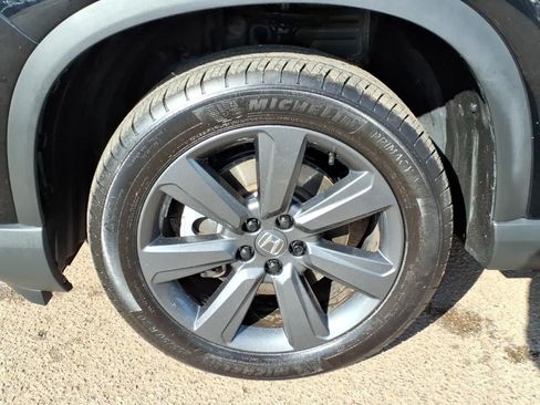 Used 2025 Honda Pilot Sport image 8
