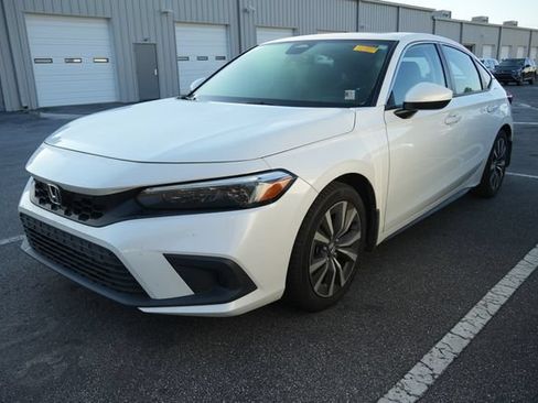 Used 2024 Honda Civic EX-L image 3