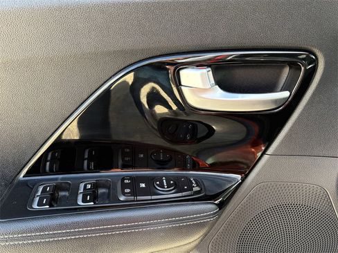 Used 2022 Kia Niro Touring Special Edition image 11