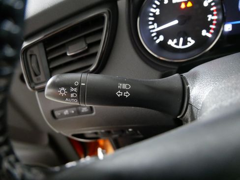 Used 2020 Nissan Rogue SV AWD/4WD image 32