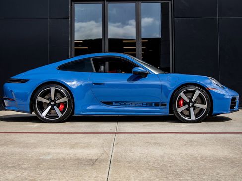 New 2026 Porsche 911 Carrera 4S image 12