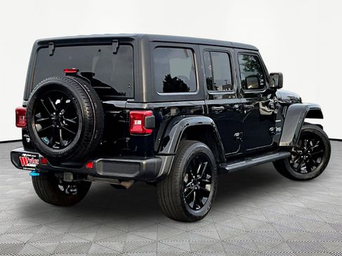 Used 2023 Jeep Wrangler Unlimited Sahara w/ Cold Weather Group AWD/4WD image 6