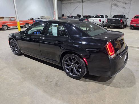Used 2021 Chrysler 300 S RWD image 9