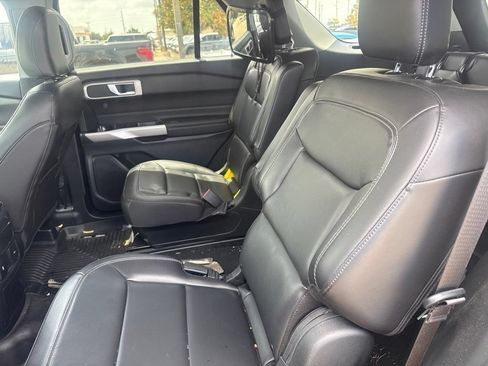 Used 2024 Ford Explorer XLT w/ Equipment Group 202A RWD image 6