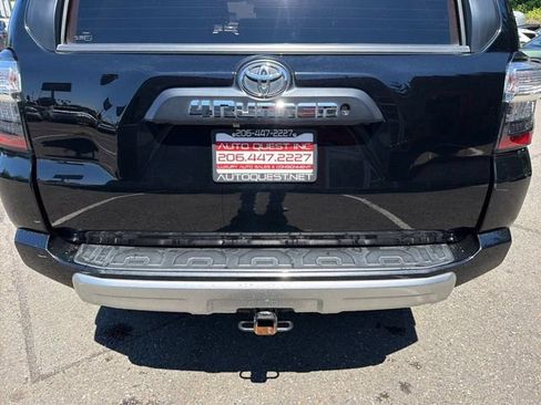 Used 2018 Toyota 4Runner TRD Off-Road AWD/4WD image 23