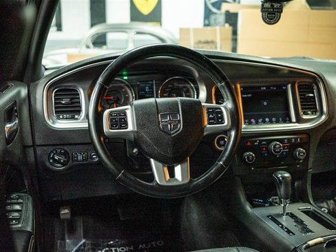 Used 2011 Dodge Charger R/T image 16