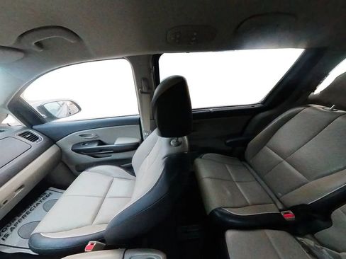 Used 2019 Kia Sedona EX image 25