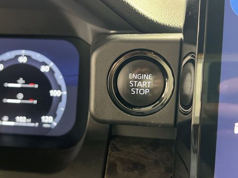 Used 2024 Toyota Tacoma Limited w/ Limited Package (LT) image 32