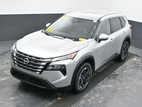 Used 2024 Nissan Rogue SV image 38