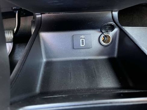 Used 2018 Ford Fusion SE w/ Fusion SE Technology Package FWD image 30