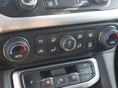 Used 2023 GMC Acadia SLE w/ Driver Convenience Package FWD image 29