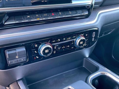 Used 2025 GMC Sierra 1500 SLT w/ SLT Premium Package image 32