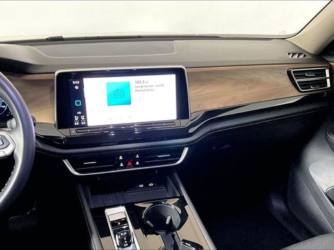 Used 2025 Volkswagen Atlas SE image 5