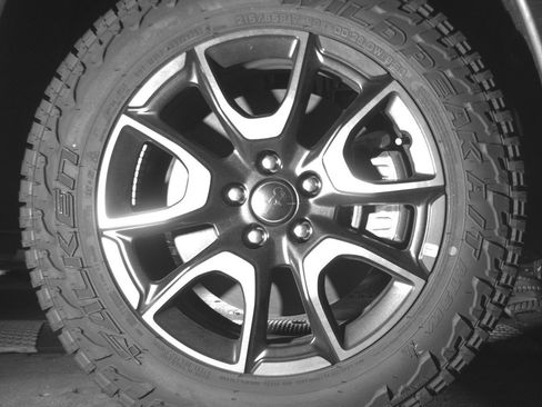 Used 2025 Jeep Compass Trailhawk AWD/4WD image 13