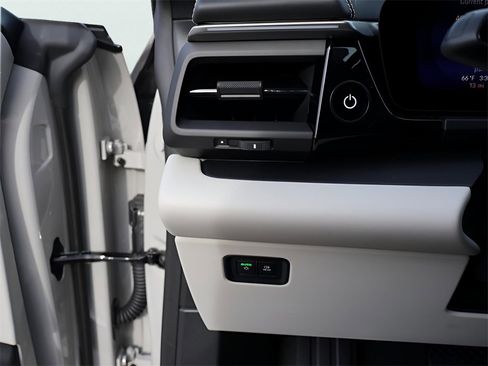 New 2026 Porsche Macan 4 Electric image 34