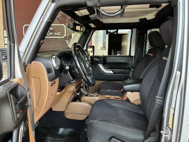 Used 2013 Jeep Wrangler Unlimited Sahara w/ Connectivity Group AWD/4WD image 15