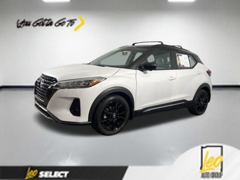 Used 2023 Nissan Kicks SR w/ SR Premium Package FWD image 1