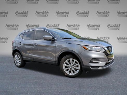 Used 2020 Nissan Rogue Sport SV FWD image 2