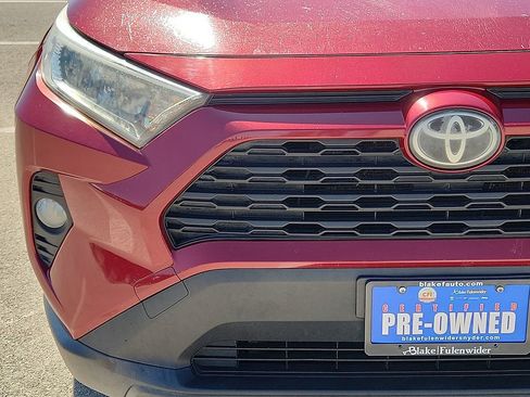 Used 2019 Toyota RAV4 XLE Premium FWD image 7
