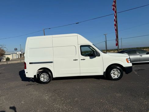 Used 2018 Nissan NV 2500 SV image 4