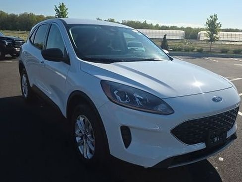 Used 2022 Ford Escape SE image 3