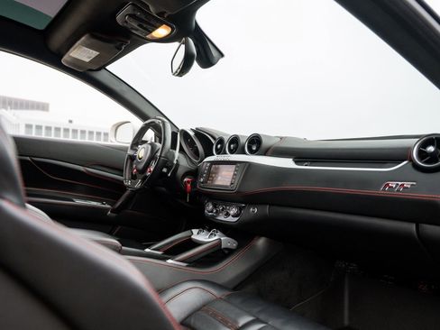 Used 2014 Ferrari FF image 40