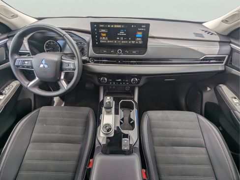 Used 2025 Mitsubishi Outlander SE FWD image 14