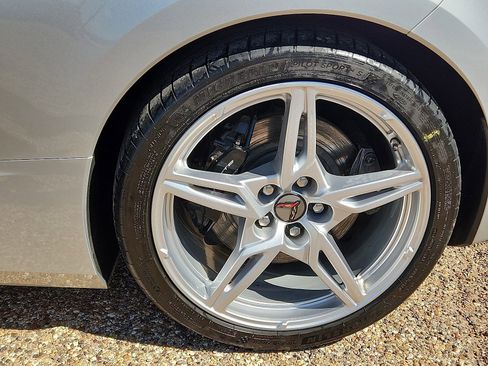 Used 2020 Chevrolet Corvette Stingray w/ Z51 Performance Package image 7