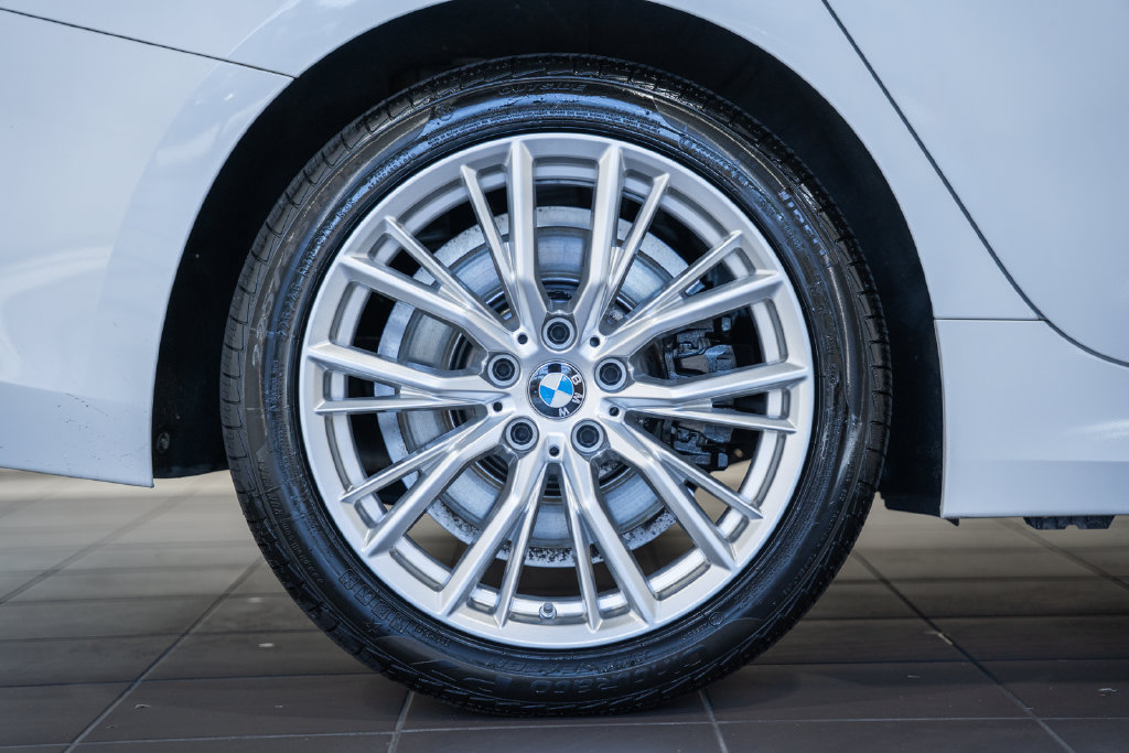 Used 2023 BMW 330i xDrive Sedan w/ Premium Package AWD/4WD image 16