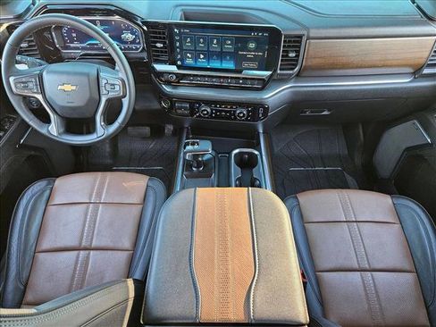 Used 2024 Chevrolet Silverado 1500 High Country w/ High Country Premium Package AWD/4WD image 15