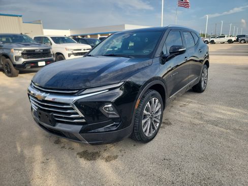 Used 2023 Chevrolet Blazer Premier FWD image 1