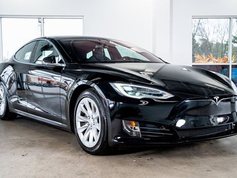 Used 2019 Tesla Model S AWD image 4