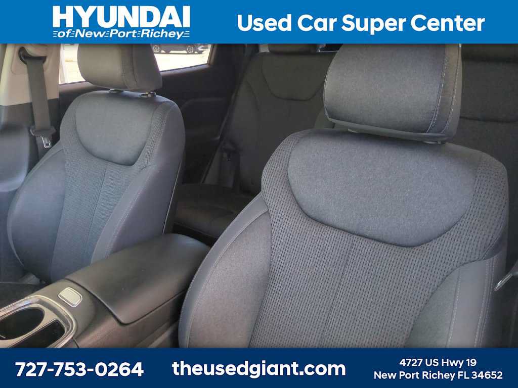 Used 2022 Hyundai Santa Fe SEL w/ Cargo Package AWD/4WD image 7