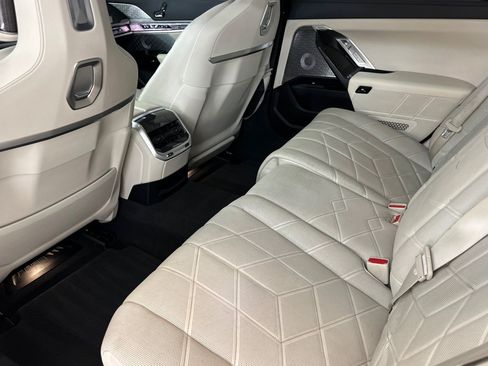 Certified 2023 BMW i7 xDrive60 AWD/4WD image 15